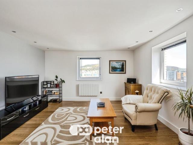 Flat for sale in SA1 Swansea Waterfront, Nangreaves