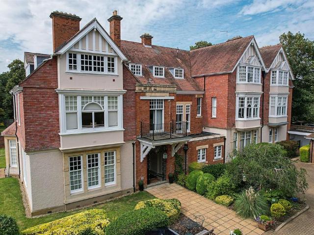 Flat for sale in Chedburgh, Suffolk
