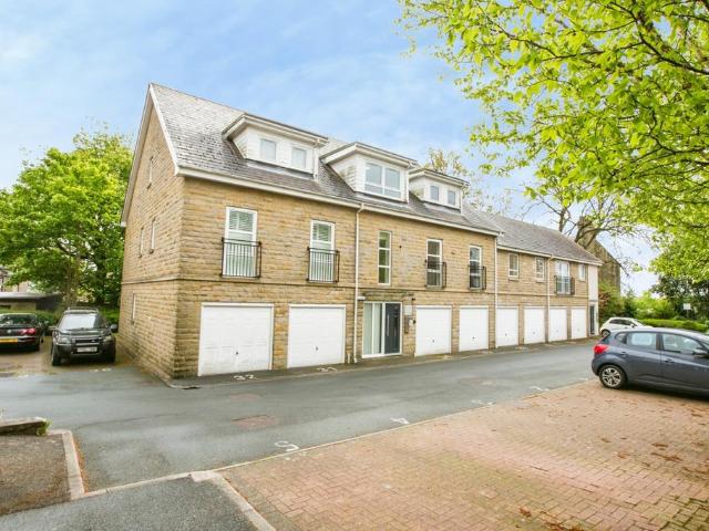 Flat for sale in Savile Park, West Yorkshire