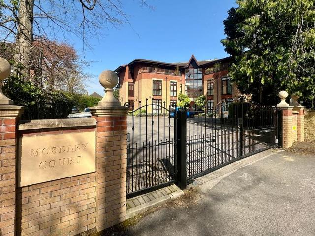 Flat for sale in Cheadle Hulme, Greater Manchester