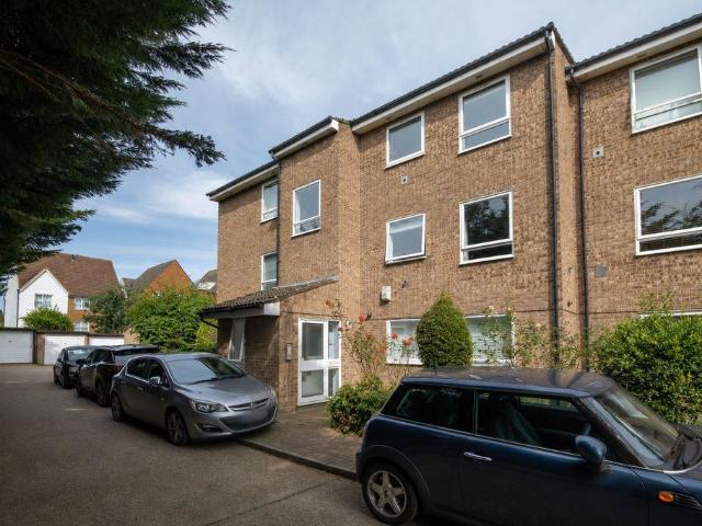 Flat for sale in Longlands, Frognal