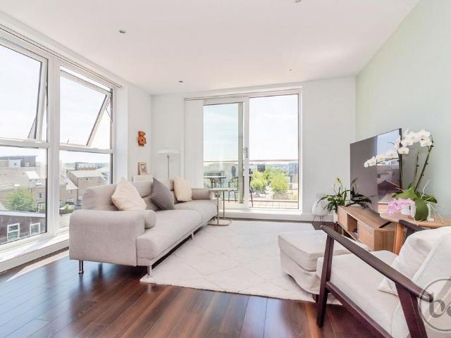 Flat for sale in Whitley, Reading