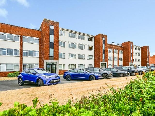 Flat for sale in Great Crosby, Sefton