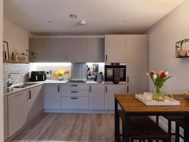 Flat for sale in St. George's Park, Greater London