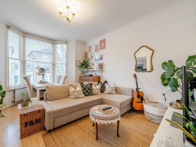 Flat for sale in Archway, Greater London