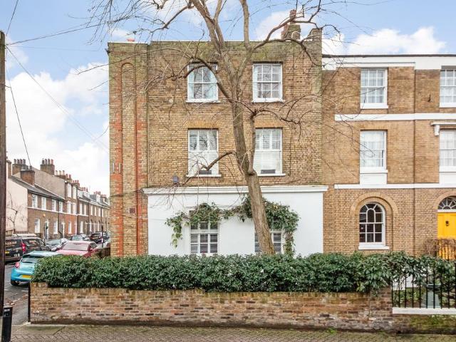Flat for sale in Greenwich Town Centre, Greater London