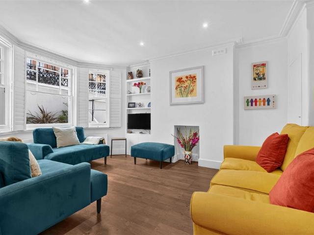 Flat for sale in London Borough of Hammersmith and Fulham, Greater London
