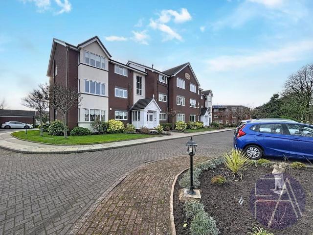 Flat for sale in Southport, Sefton
