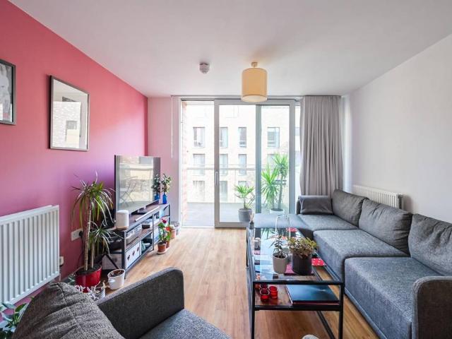 Flat for sale in Bromley-by-Bow, Poplar Grove