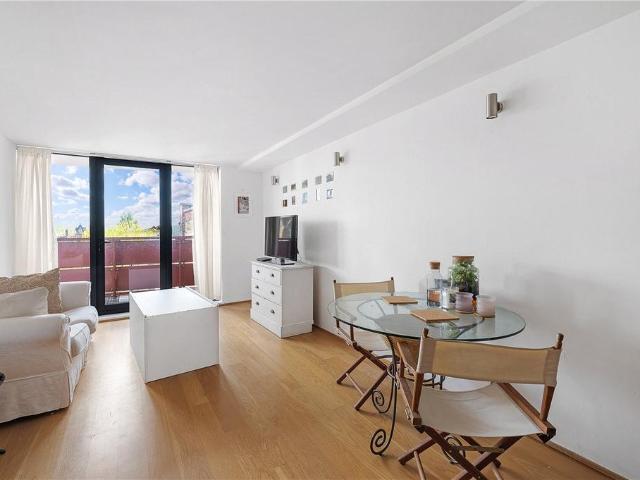 Flat for sale in North Kensington, Greater London