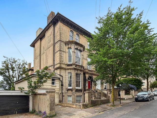 Flat for sale in Round Hill, Brighton & Hove