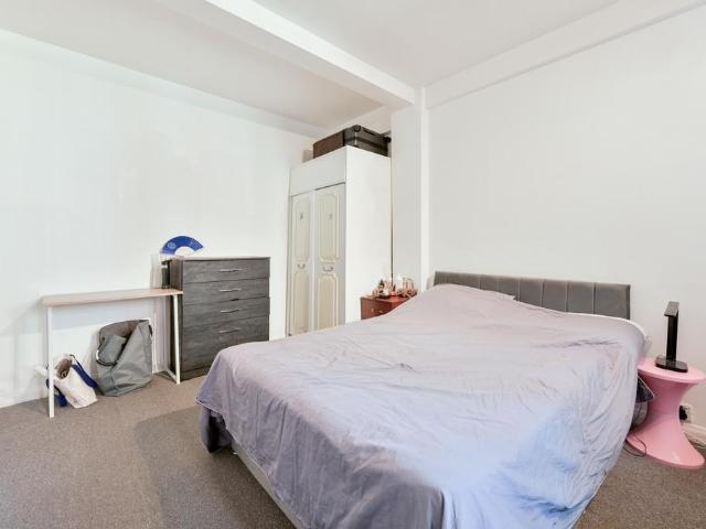 Flat for sale in West Kensington, Greater London