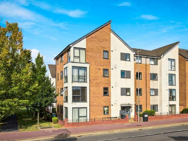 Flat for sale in Broughton Gate, Milton Keynes