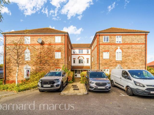Flat for sale in Stoneleigh, Ewell