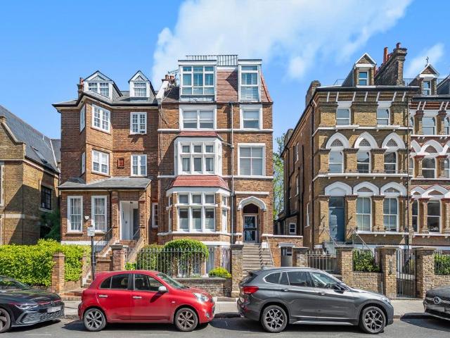 Flat for sale in Belsize Park, Greater London
