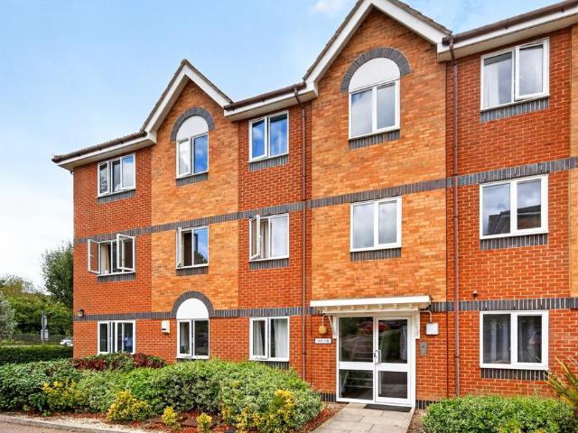 Flat for sale in Warfield, Newell Green