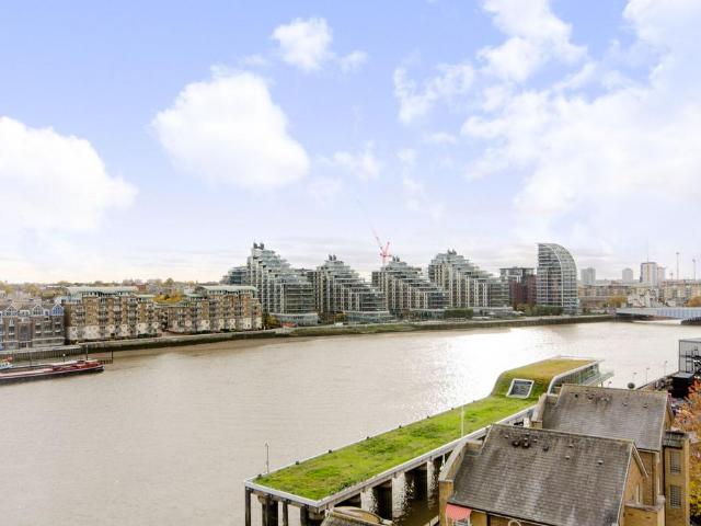 Flat for sale in Sands End, Greater London