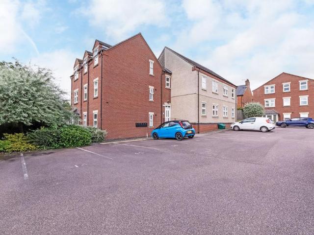 Flat for sale in Elmfield, Leicestershire