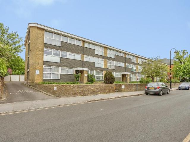 Flat for sale in London Borough of Croydon, Greater London