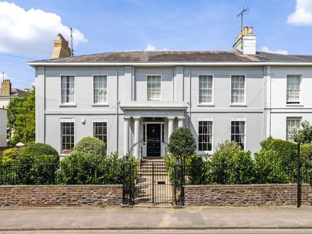 Flat for sale in Golden Valley, Gloucestershire