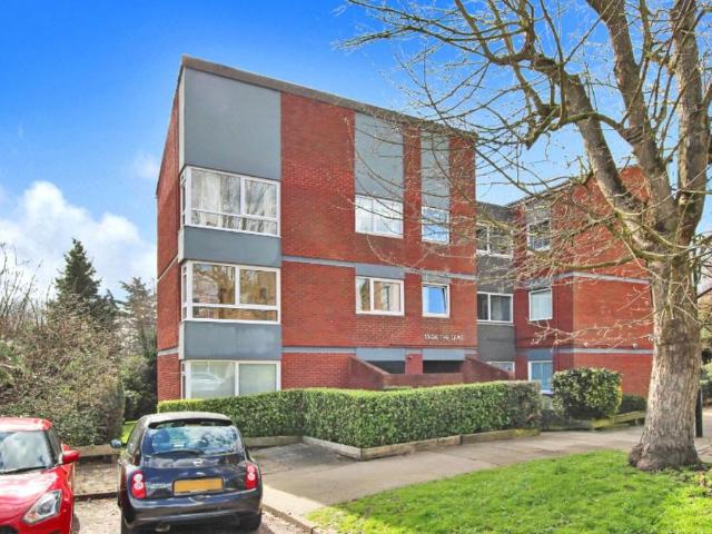 Flat for sale in Shooters Hill, Greater London