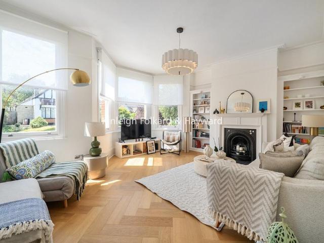 Flat for sale in Muswell Hill, Greater London