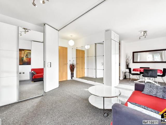 Flat for sale in Stratford Marsh, Greater London