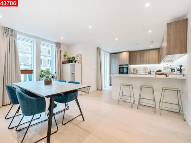 Flat for sale in Brook Green, Greater London