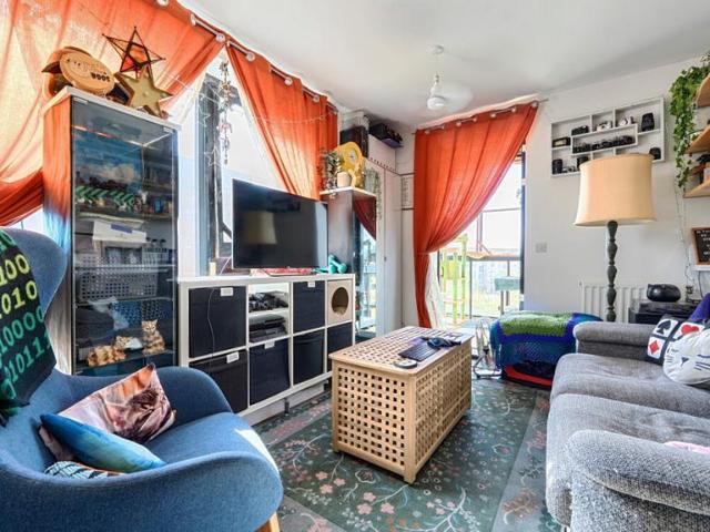 Flat for sale in Arbury, Cambridgeshire