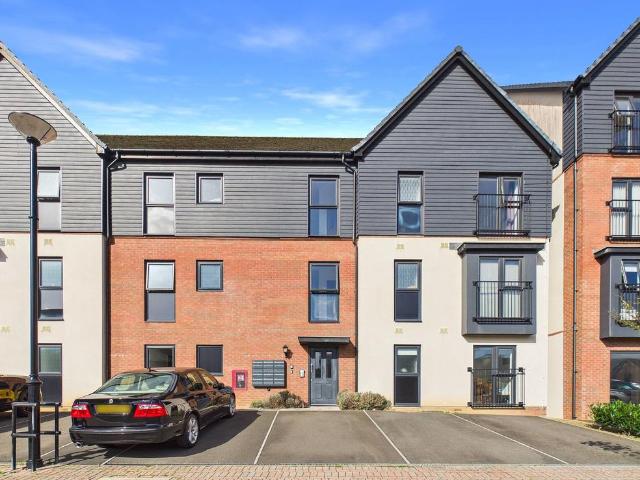 Flat for sale in Barry Island, Barry