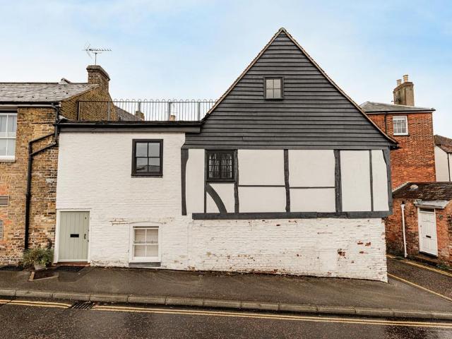Flat for sale in Oad Street, Kent