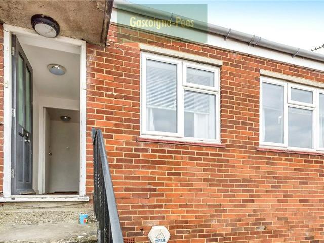 Flat for sale in Tadley, Basingstoke and Deane