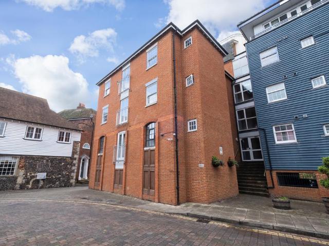 Flat for sale in Barracks, The Bridge