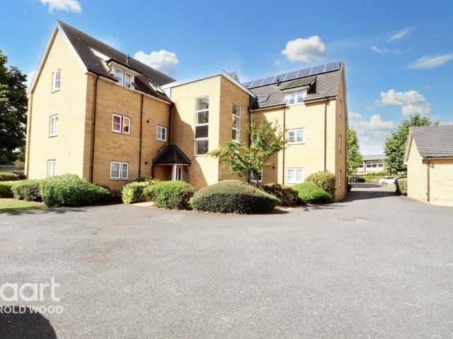Flat for sale in Harold Hill, Greater London