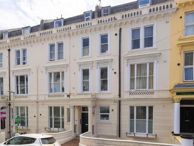 Flat for sale in West Marina, Guestling Green