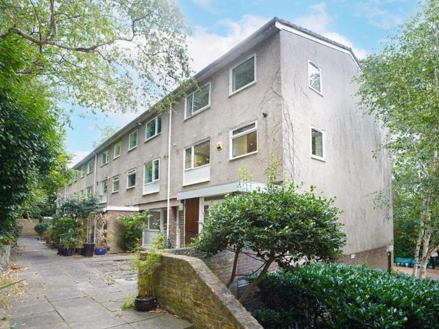 Flat for sale in Dulwich, Greater London