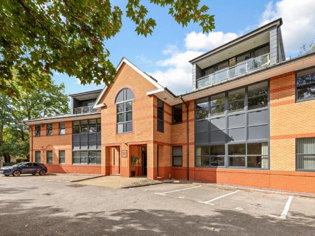 Flat for sale in Wooburn, Bourne End