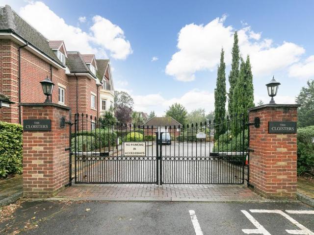 Flat for sale in Westborough, Surrey