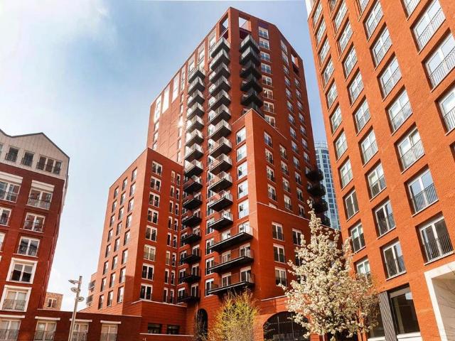 Flat for sale in Vauxhall, Greater London