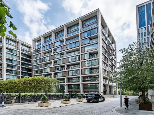 Flat for sale in Kensington, Greater London