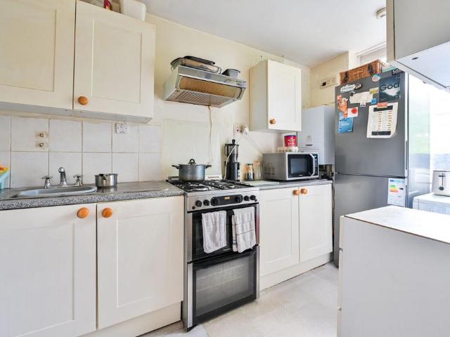 Flat for sale in London Borough of Southwark, Greater London