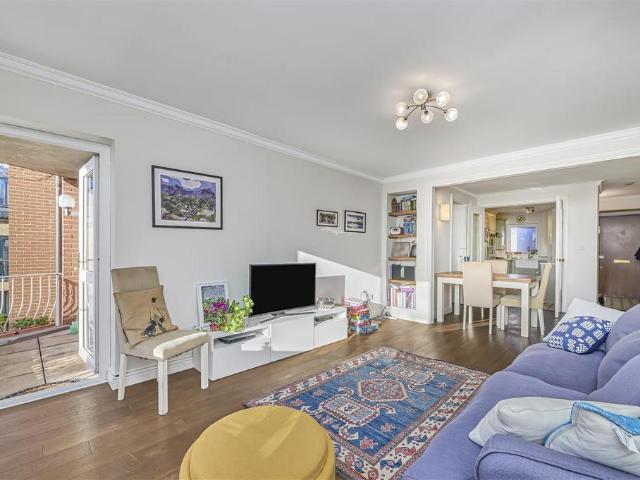 Flat for sale in Putney, Greater London