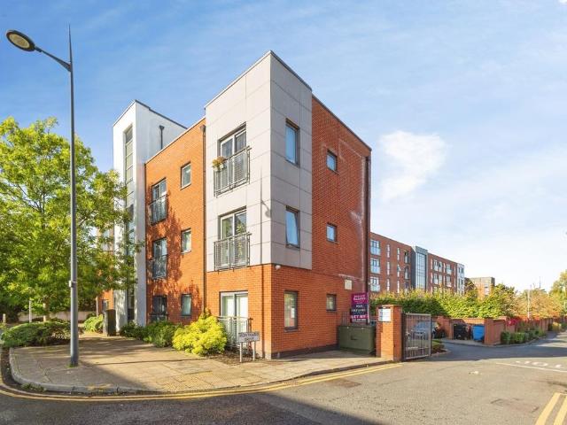 Flat for sale in West Didsbury, Manchester