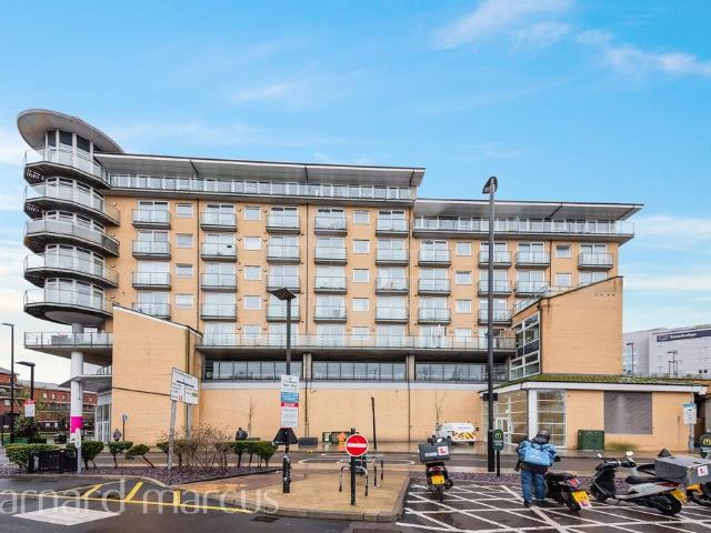 Flat for sale in London Borough of Hounslow, Greater London
