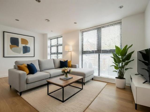 Flat for sale in Earlsfield, Greater London