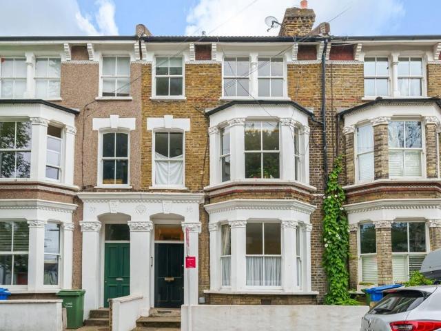 Flat for sale in Bellenden, Greater London