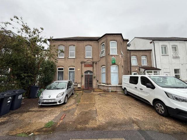 Flat for sale in London Borough of Redbridge, Greater London