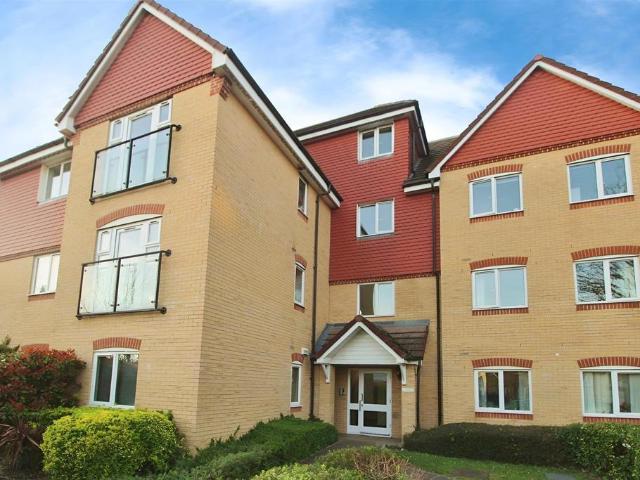 Flat for sale in Slough