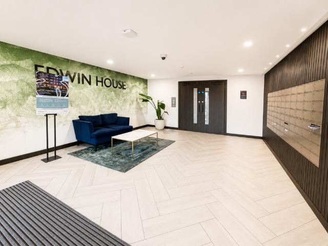Flat for sale in London Borough of Ealing, Greater London
