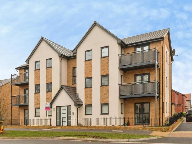 Flat for sale in Yate Rocks, Yate